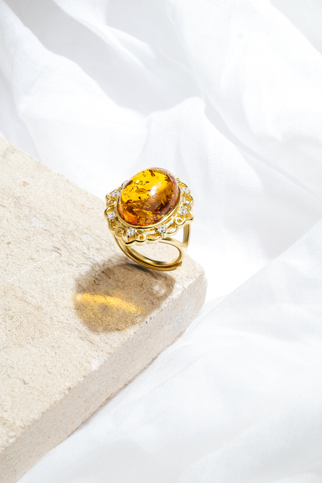 Amber gold ring
