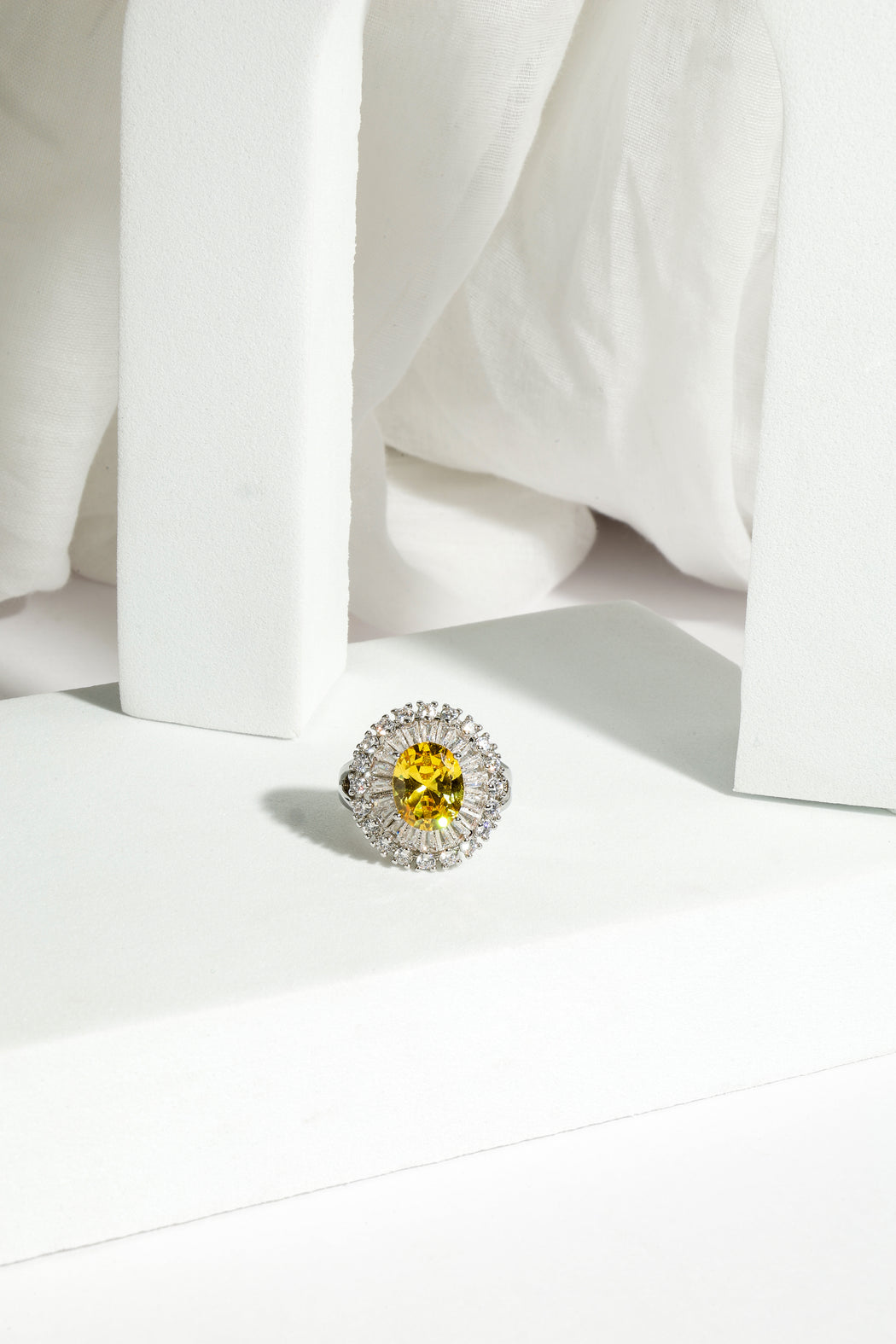 Golden halo ring